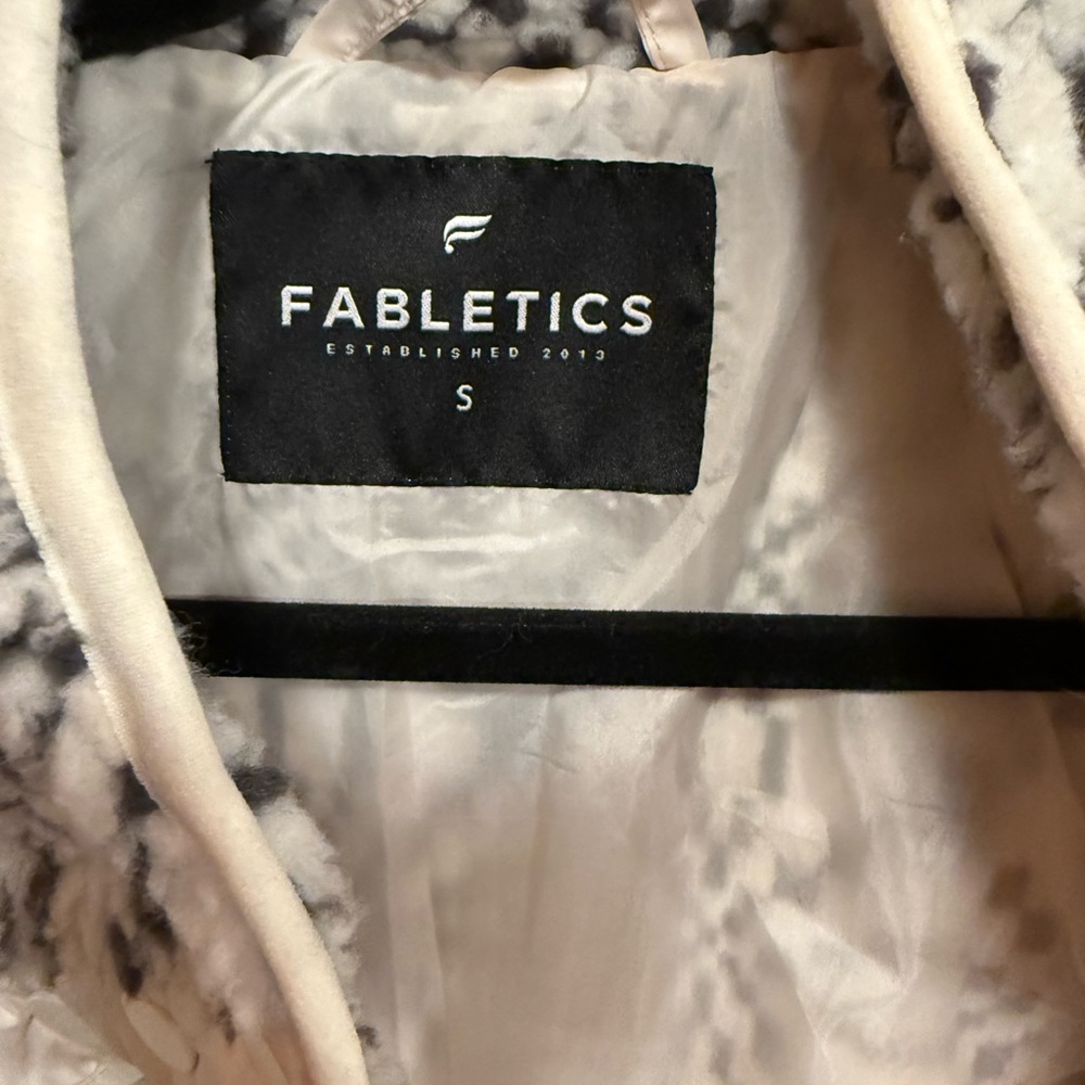 Fabletics Monochrome Patterned Teddy Jacket - Picture 5 of 5